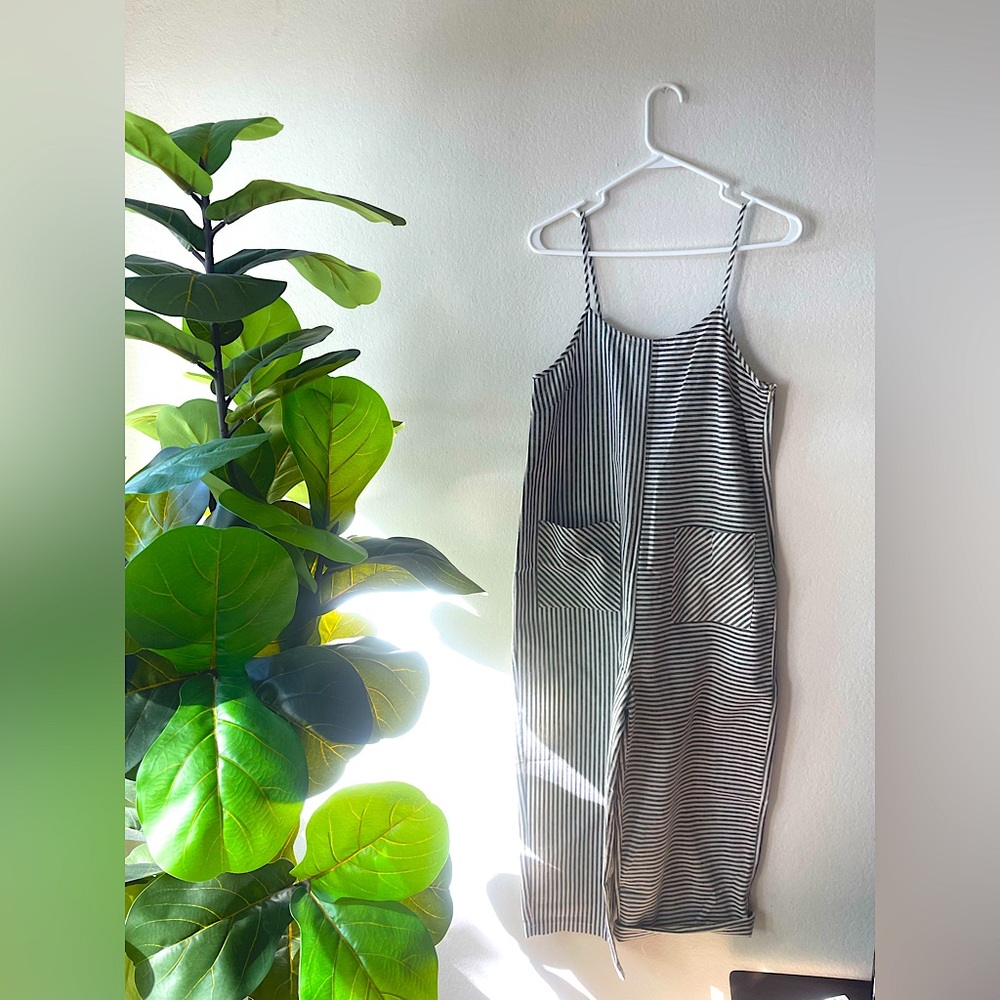 NWOT EVIDNT LA Linen Grey and White Striped Romper Women’s Size Small